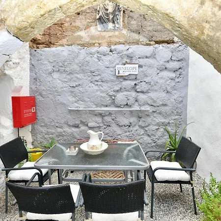 Penelope Garden House Old Town Apartment