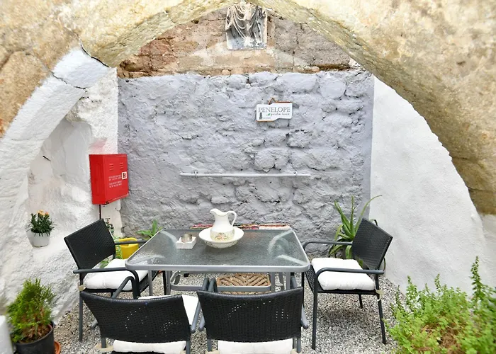 Penelope Garden House Old Town Apartman